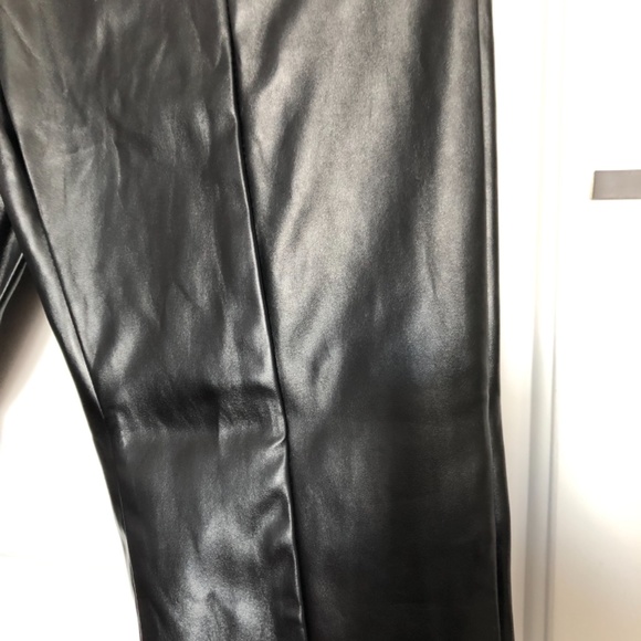 High-waist black leather pants with ankle slit - Picture 5 of 5